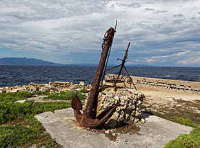 Vecchia ancora a secco a Cala dei Turchi (Pianosa).