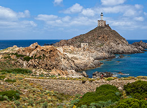 Un tratto della vecchia mulattiera militare nei pressi di Punta dello Scorno.