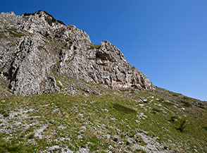 Il pendio sul quale comincia ad alzarsi il Sentiero dei Pastori Nord nel Fosso la Valle o Vallone di Palombaro.