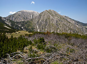 Nei pressi della cima del Monte d&rsquo;Ugni vista su Cima delle Murelle e Monte Acquaviva.