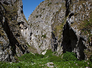 Sul fondo delle suggestive gole del Fosso la Valle.