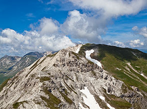 Il Monte Brancastello ripreso dalle Torri di Casanova.