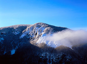 Lo Scoglio Marinello: dei bei contrafforti rocciosi che precedono la cima del Monte Corno.