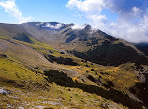 Una visione d&rsquo;insieme della Val di Bove ripresa dalla Cresta Ovest del Bove Nord.