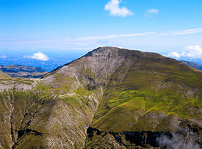 Pizzo Tre Vescovi e Forcella del Fargno (sulla sx) ripresi dalla cima del Monte Bove Nord.