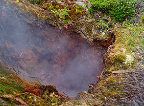 Particolare di un fumarola alle Furnas do Enxofre.