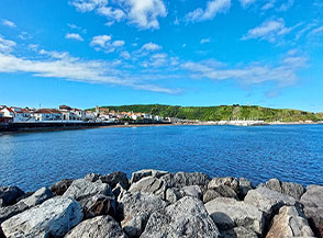 Praia da Vit&ograve;ria e la sua baia.