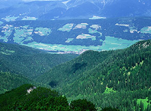 Dalla Forcella Serla vista su Villabassa.