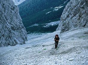 Ultimi sforzi poco sotto la Forcella de la Toanella.