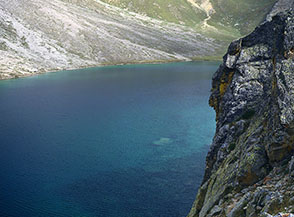 Profilo di roccia sul settentrionale dei Laghi inferiori di Roburent.