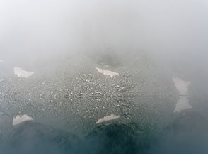 &ldquo;Miraggio sul lago&ldquo; (la nebbia confonde i sensi sulle sponde del Lac Gel&egrave;).