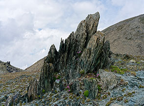 &ldquo;Fuoco di pietra&ldquo; (curiosa formazione rocciosa nei pressi del Lac d&rsquo;Heures/Lago delle Ore).