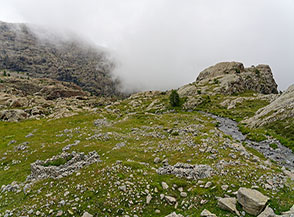 Poche pietre a ricordare i ricoveri pastorali a le Pisonet.