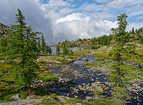 Seguendo il corso dell&rsquo;acqua verso il Lac Blanc.