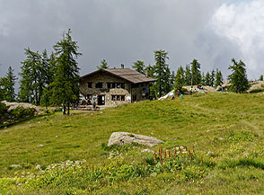 Di ritorno al Rifugio Barbustel in Valey de Chalany.