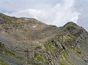 L&rsquo;ampio catino detritico sul Versante Sud del Mont Glacier.