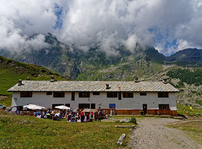 Il Rifugio Dondena in Valey d&rsquo;Ayasse, ex casa di caccia dei re di Casa Savoia.