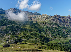 Vista sulla Valey d&rsquo;Ayasse in localit&agrave; Giasset, sullo sfondo la Gran Rossa.