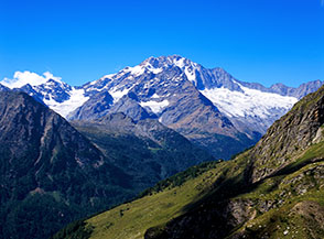 I ghiacciai del versante settentrionale del Massiccio del Disgrazia (Vedretta della Ventina e del Disgrazia, divisi dalle creste rocciose di Pizzo Ventina).