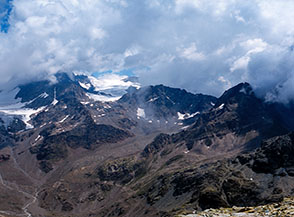 Dalla cima del Sasso Nero vista verso Punta Marinelli e Cime di Musella (sulla dx).