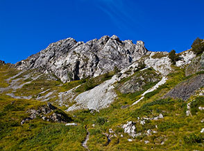 Monte Focoletta dalla suggestiva conca alpina del Casone ai piedi del Passo Tambura (sulla dx).