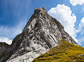 Ai piedi dello Spigolo Ovest del Sumbra.