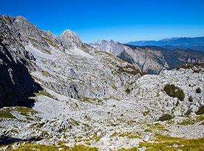 Affaccio sulla testata del vallone di Borra di Canale, un&rsquo;area molto selvaggia frequentata dai mufloni.