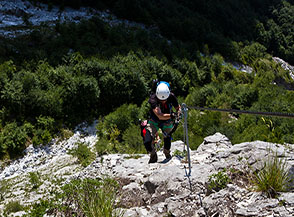 Un tratto della verticale Ferrata Tordini-Gallegani, che dalla Valle del Cantonaccio sale a Foce Siggioli.