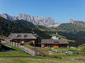 Il lussuoso Rifugio Zallinger alle pendici del Sassopiatto.