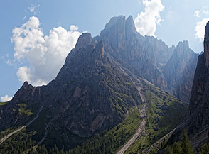 Vista sull&rsquo;imbocco del Vallone del Sassolungo sul versante settentrionale del gruppo montuoso.