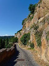 Strada Fontana del Leone, sul fianco orientale della Rupe di Orvieto.