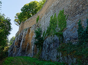 Scorcio della Rupe di Orvieto sul fianco settentrionale, nei pressi della Grotta della Fungaia.