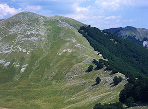 Il valico, la Cresta Nord-Ovest e la cima di Monte Tranquillo.