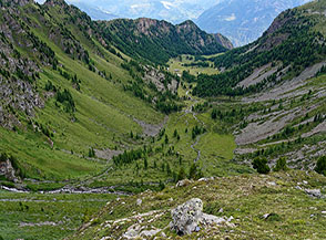 Affaccio sul Vallon de Combo&eacute; di primo mattino.