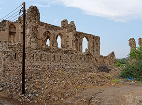 Le rovine dell&rsquo;antico villaggio di fango di Harat Al Bilad.