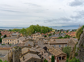 Vista su Bolsena nuova dal centro storico.