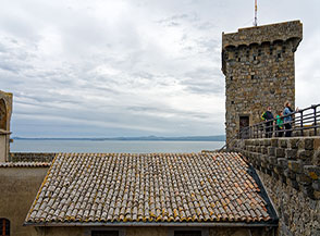 Camminamenti di ronda alla Rocca Monaldeschi della Cervara.