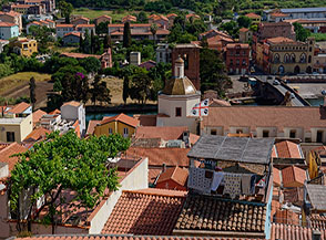 Tra i tetti di Bosa.