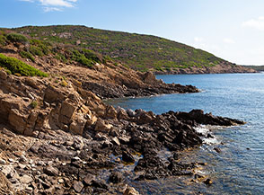 Scorcio della linea di costa nei pressi di Cala d&rsquo;Oliva.