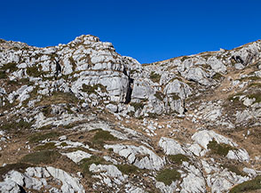 Una singolare formazione di roccioni che s&rsquo;incontrano salendo verso la cresta delle Coste dell&rsquo;Altare..