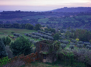 Il panorama sulle colline che si gode dal Castello di Monterone.