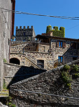 Tra i vicoli del suggestivo borgo di Torre Alfina.