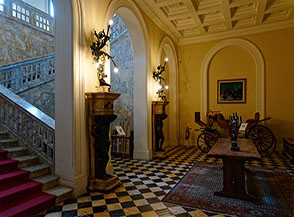 Accesso alle scale per il piano nobile nel Castello di Torre Alfina.