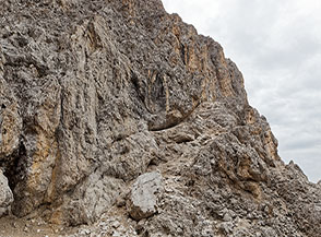 Cengia sulla Parete Ovest del Catinaccio d&rsquo;Antermoia (Ferrata Ovest).
