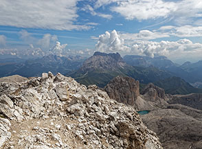 Dalla cima del Catinaccio d&rsquo;Antermoia vista verso il Sassopiatto.