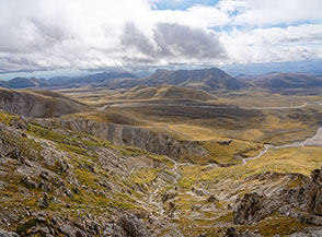 Vista verso Campo Imperatore dalla Cima Bifida Settentrionale di Monte Faeto.