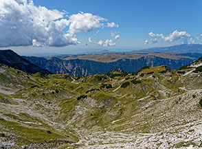 Affaccio sulla testata della Valle del Casel.