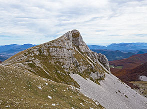 La bellissima Cima dei Biscurri o la Vedetta vista da ovest.