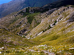 Affaccio sull&rsquo;assolato e solitario Canale dei Gradini, sotto la chiesa rupestre di San Michele.