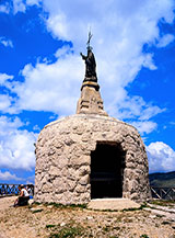 La grande statua bronzea di Cima del Redentore.